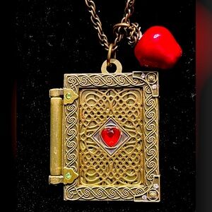 Once Upon A Time Snow White Queen Regina Necklace